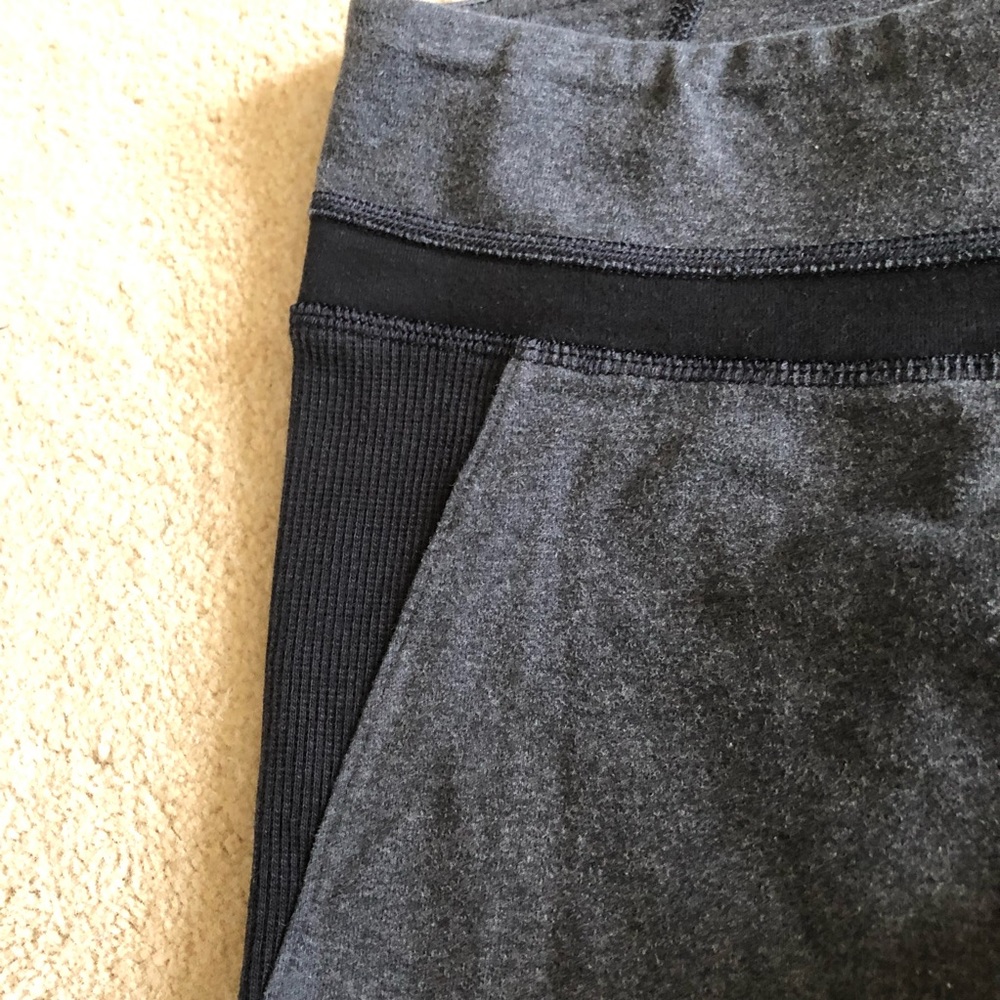 Lululemon Refine Crop Legging Heathered Black / Black size 6 - Picture 6 of 11